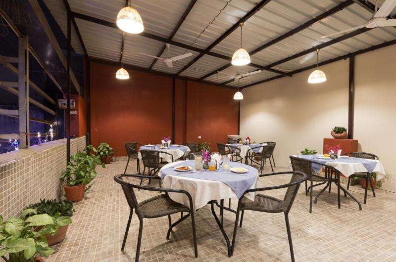 Hotel Kingston Park - Karol Bagh Delhi מראה חיצוני תמונה