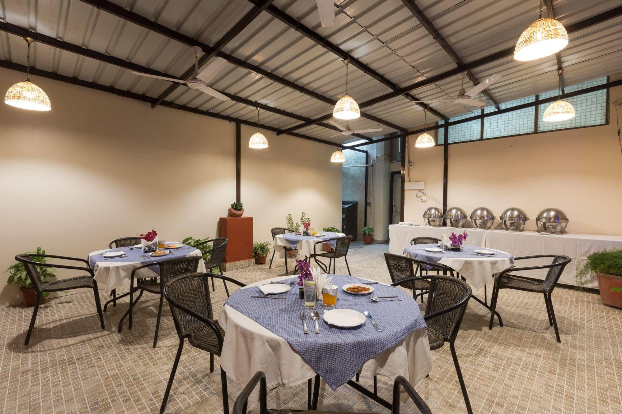 Hotel Kingston Park - Karol Bagh Delhi מראה חיצוני תמונה