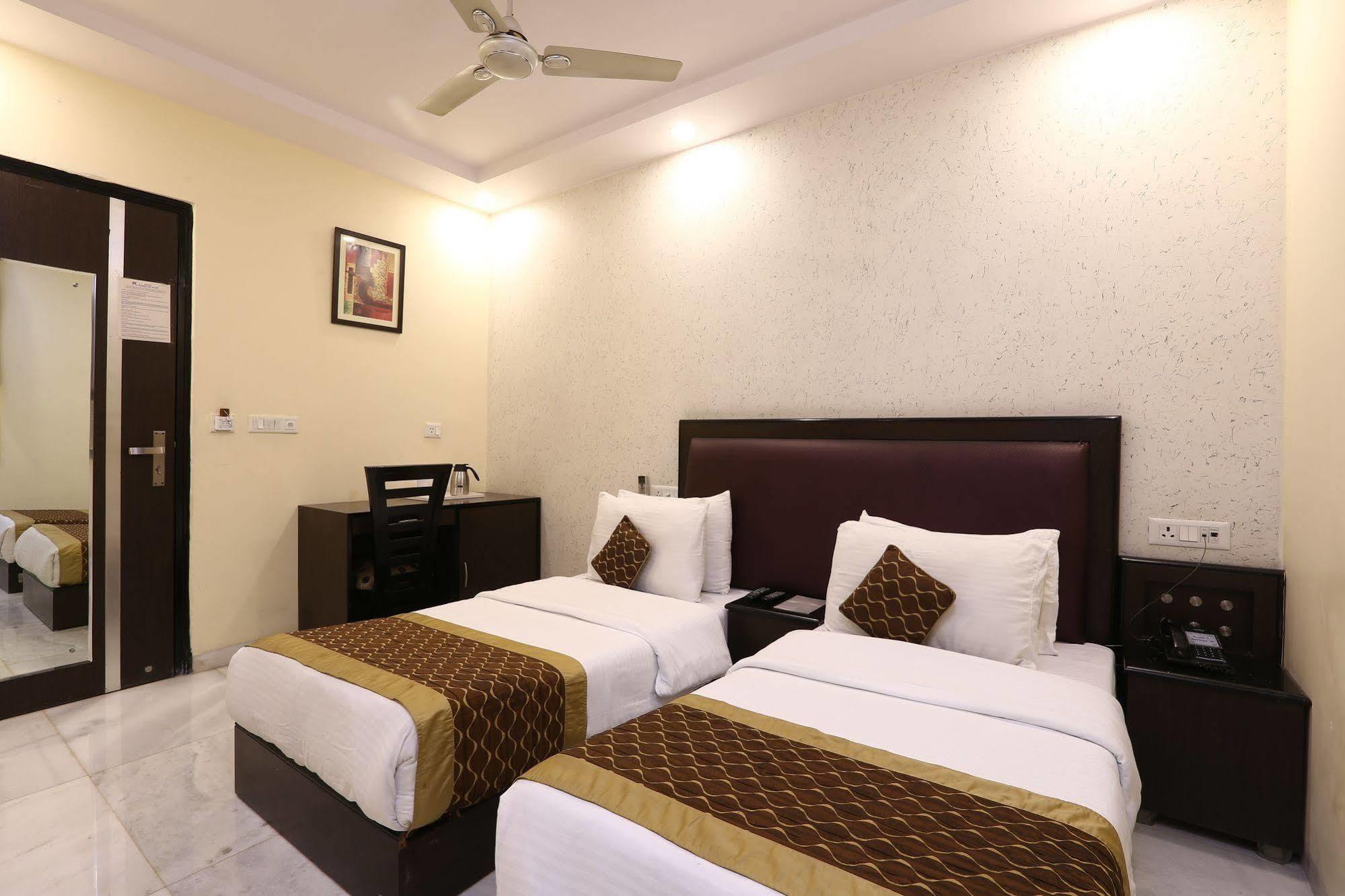 Hotel Kingston Park - Karol Bagh Delhi מראה חיצוני תמונה