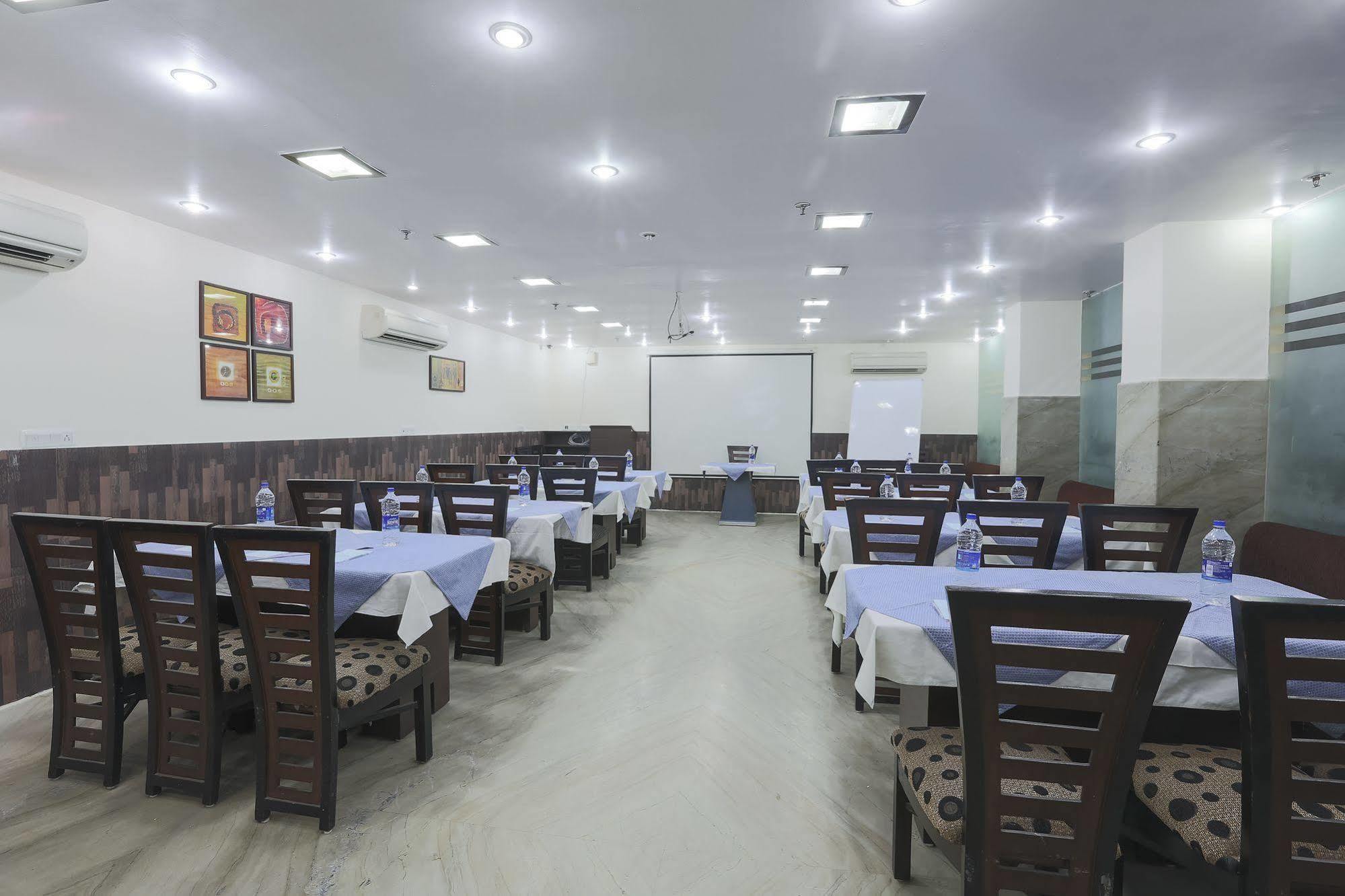 Hotel Kingston Park - Karol Bagh Delhi מראה חיצוני תמונה