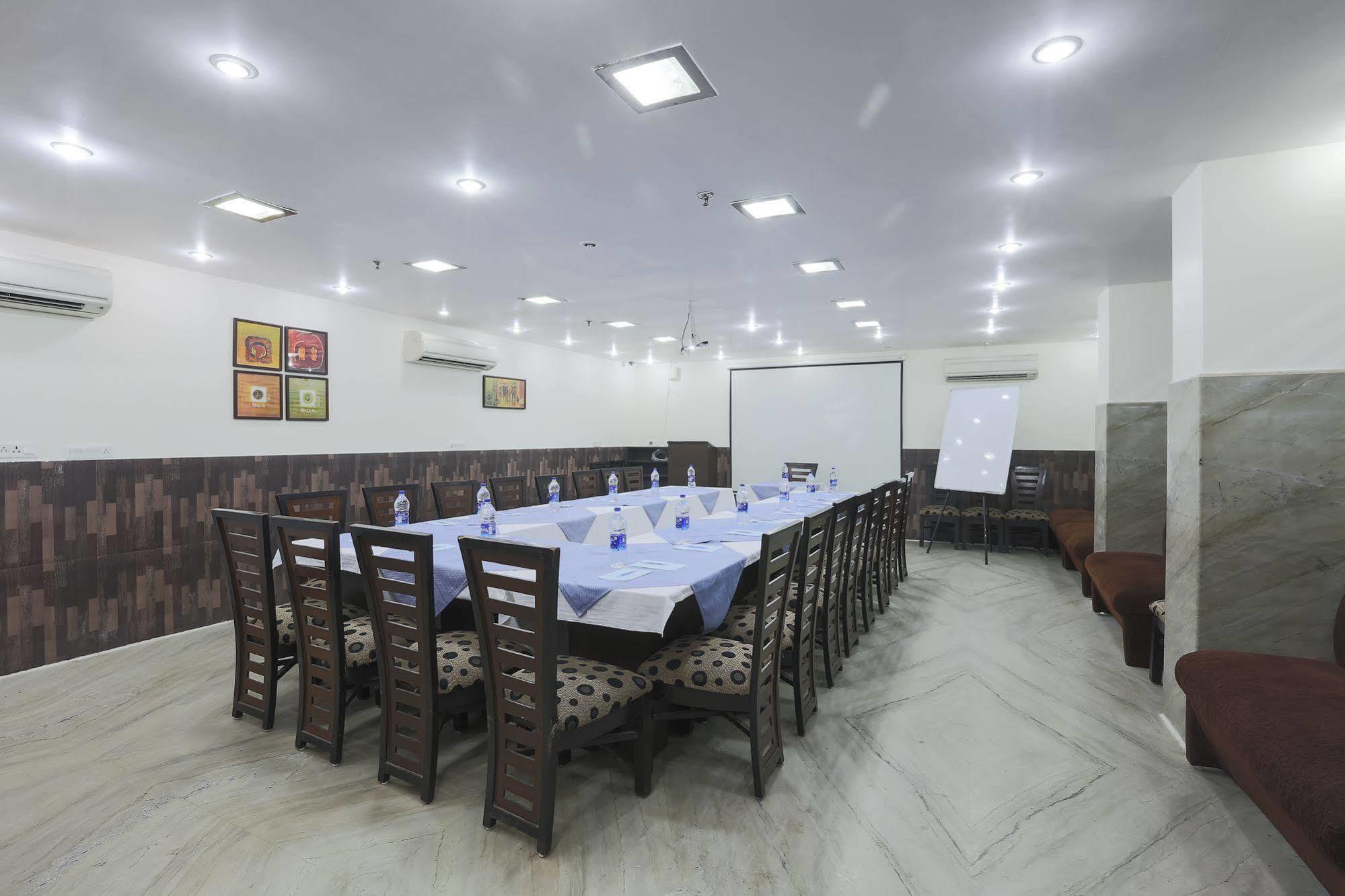 Hotel Kingston Park - Karol Bagh Delhi מראה חיצוני תמונה